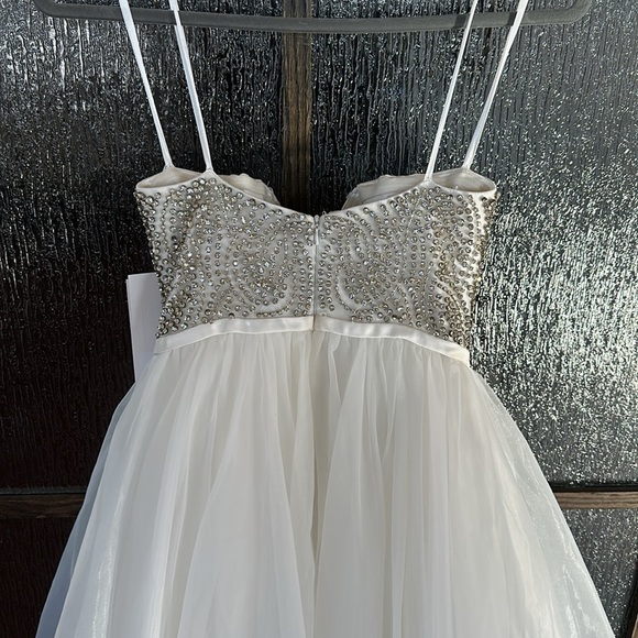 Mac Duggal Elegant Strapless White and rhinestone strapless size 2 - Picture 11 of 13